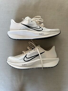 Nike White & Black ComfiRide Running Sneakers